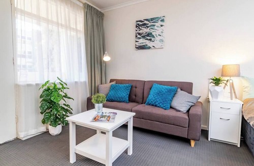 Glenelg Apartment | Glenelg Central Studio Aqua