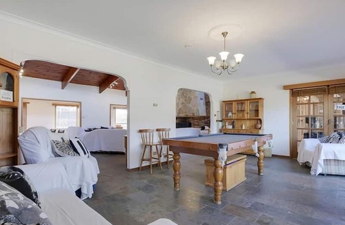 Carlton House | Steeles Island Retreat