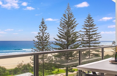 Coolangatta Apartment | Rainbow Pacific Unit 20- Lovely Beachfront unit in Rainbow Bay Coolangatta with Wi-Fi Included