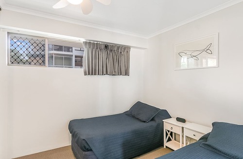Coolangatta Apartment | Cobden Court Unit 6 Walking distance to Rainbow Bay and Snapper Rocks beaches with Wi-Fi Inc.