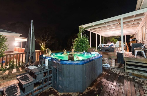 Broke House | Hunter Moon Country House Hunter Valley Luxury Group Stay-8 bedrooms/6 bathrooms
