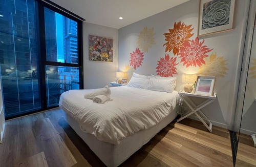 Melbourne Central Business District Apartment | Free Tram Zone 2BR Apt near QV Market & RMIT