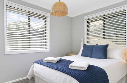 Culburra Beach House | Gone Fishing! - ideal for larger families and groups with pets