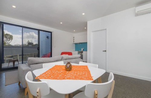 Marmion Apartment | Sunset Apartments Orange 1st 100m to shops.