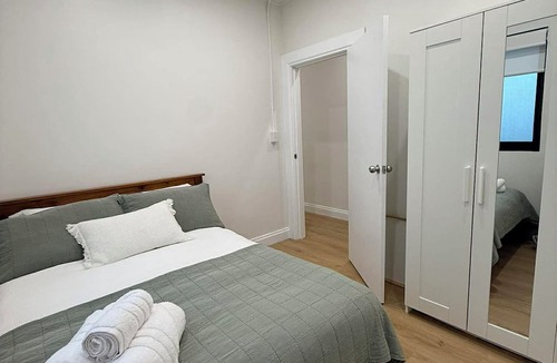 Oakleigh Apartment | Everything at your doorstep. Close to Monash University and Monash Hospital.