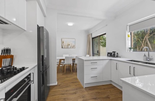 Glenelg South Apartment | Coastal 3-Bed House with BBQ and Private Courtyard