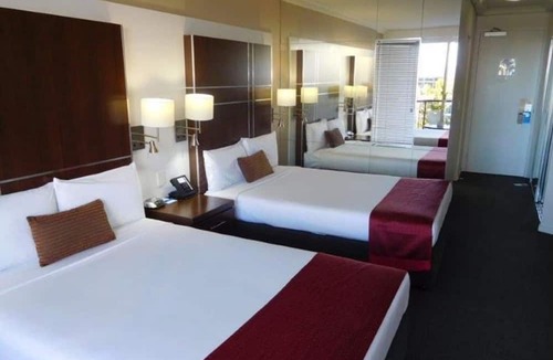 Surfers Paradise Apartment | View Hotel - Private Apartments Hosted by Coastal Letting Co