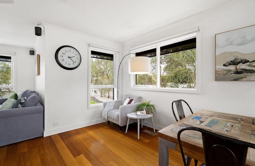 Mordialloc Apartment | Relaxed Bayside Stay with Outdoor Space