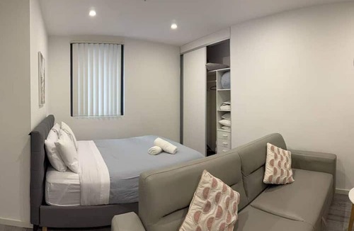 Burwood Apartment | Burwood Studio 1Br Near Train Station/Shopping