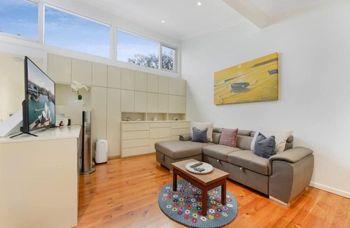 Waitara House | 复古砖墙庭院小屋｜步行到火车站｜6人入住