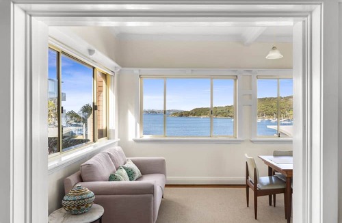 Fairlight Apartment | Fairlight 2-Bed Apartment Steps from the Beach