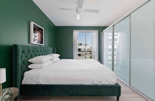 Surry Hills Apartment | Bright Stay in Sydney with Harbour Bridge Views