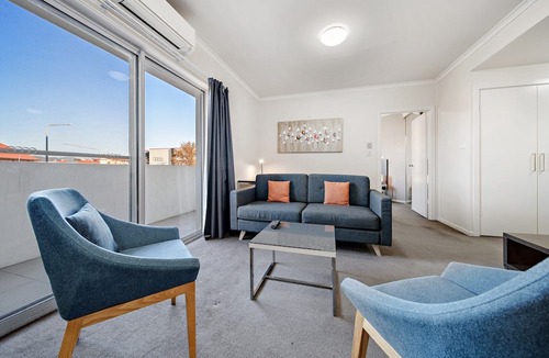 Greenway Apartment | Comfy Lakeside 1-Bed with Secure Parking