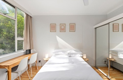 Darling Point Apartment | Perfectly Located Studio by Rushcutters Bay Park