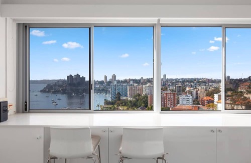 Elizabeth Bay Apartment | Studio in Elizabeth Bay with Pool & City Views