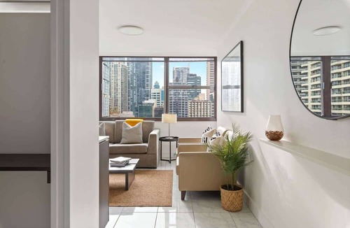 Darlinghurst Apartment | Luxe CBD Apt | Hyde Park Views + Pool & Gym & Spa