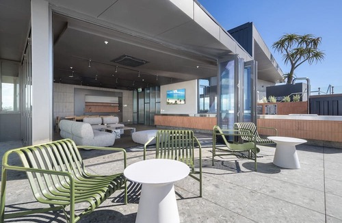 North Fremantle Apartment | Trendy 1-Bed Retreat in Fremantle with Rooftop