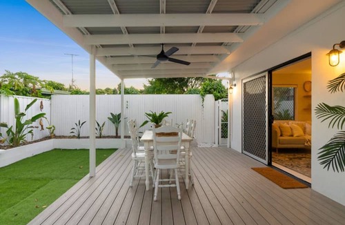 Holloways Beach Apartment | Bright and Spacious Triplex Near Holloways Beach
