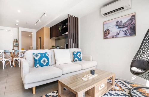 Saint Kilda South Apartment | Modern 2-Bedroom Retreat Minutes from St Kilda