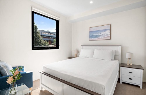 Saint Kilda South Apartment | Modern 2-Bedroom Retreat Minutes from St Kilda