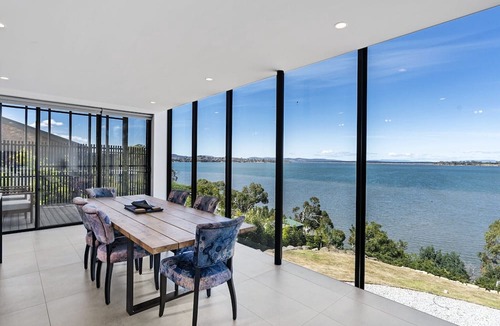 Penna Apartment | Stylish Home with Outdoor Area & Spectacular Views