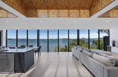 Penna Apartment | Stylish Home with Outdoor Area & Spectacular Views