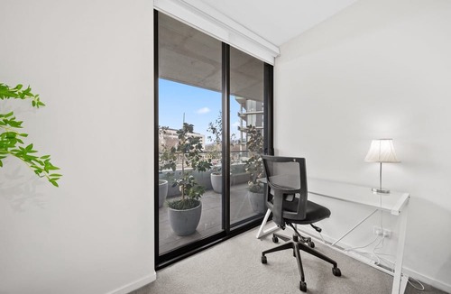 Campbell Apartment | Inner-City 2-Bed with Large Balcony, Garden & Gym