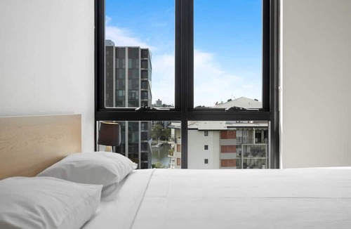 Toowong Apartment | Spaciously Bright 1-Bed Apartment