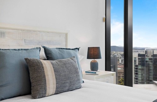Brisbane Central Business District Apartment | Breathtaking City Views 1-Bed with Pool, BBQ & Gym