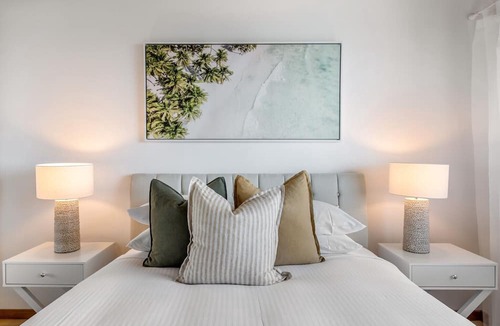 Alexandra Headland Apartment | 2-Bed near Beach with BBQ & Stunning Ocean Views