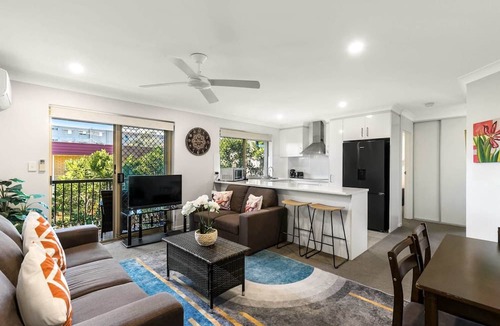 Nundah Apartment | Charming 3-bed Apartment near Local Shops