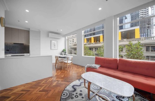 Melbourne Central Business District Apartment | Chic 1-Bed Apartment In the Heart of Melbourne