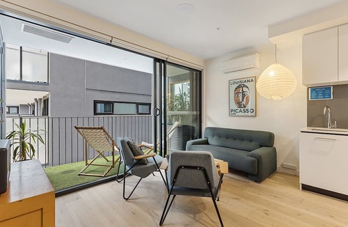 South Melbourne Apartment | City View Haven in South Melbourne