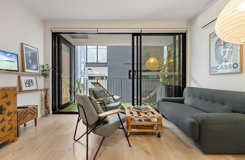 South Melbourne Apartment | City View Haven in South Melbourne