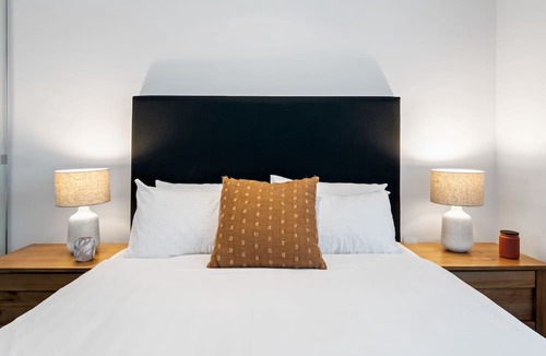 Port Melbourne Apartment | Bayside Apartment Living Close to the Beach