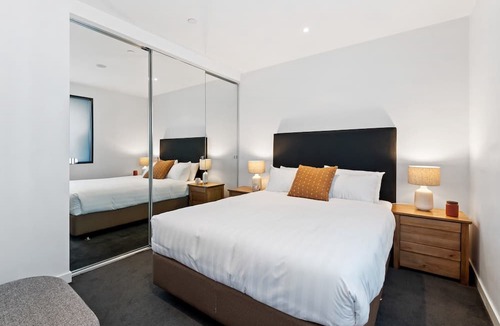 Port Melbourne Apartment | Bayside Apartment Living Close to the Beach