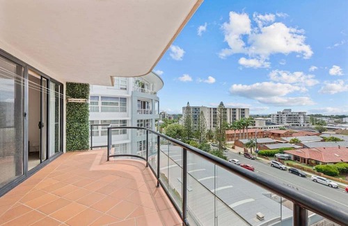 Redcliffe Apartment | 3BR Oceanfront Escape – Steps to Beach & Shops