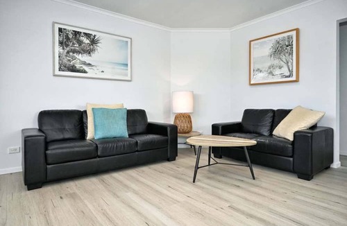 Maroochydore Apartment | Bradman Ave Gem: River Views & Outdoor Activities