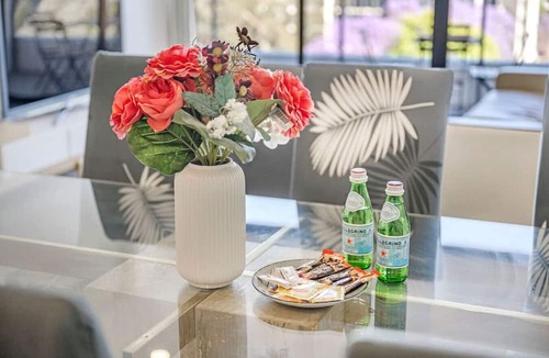 Homebush Condo | Modern Retreat near DFO and Sydney Olympic Park