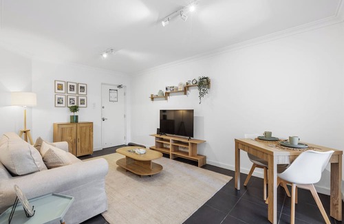 Perth Central Business District Apartment | CBD Edge 1BR on Mounts Bay Road