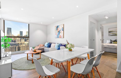 Docklands Apartment | Skyline Dreams: 3BR Luxury Above Docklands / City Views & Pool