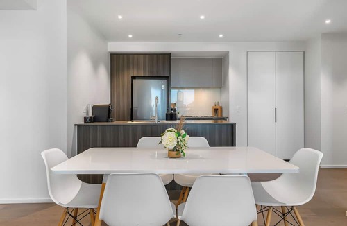 Docklands Apartment | Skyline Dreams: 3BR Luxury Above Docklands / City Views & Pool