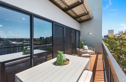 East Perth Apartment | City Chic: Elegant 2BR apartment