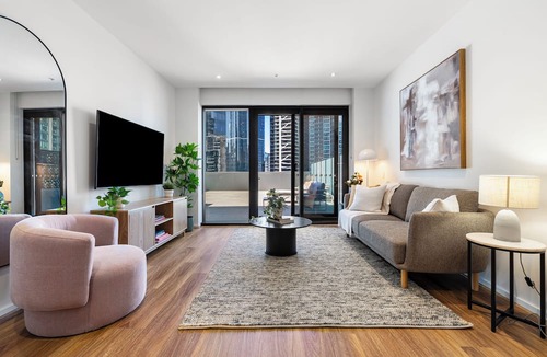 Southbank Apartment | Prima Tower Retreat | Steps from Crown & River