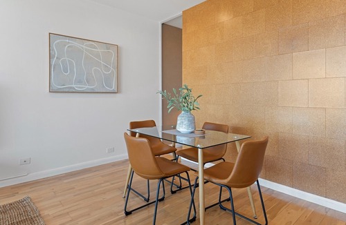 Richmond Apartment | Modern 1-Bed, City Skyline Views & Close to Shops