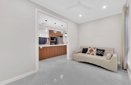 Northfield House | Leeds House | 4BR New Build, Alfresco, 15 Min CBD