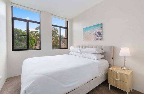 Darling Harbour Apartment | Bright 2-Bed Retreat Near Darling Harbour