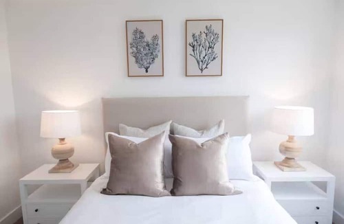 Glenelg Apartment | Bay Breeze Retreat, Glenelg, Absolute Beachfront