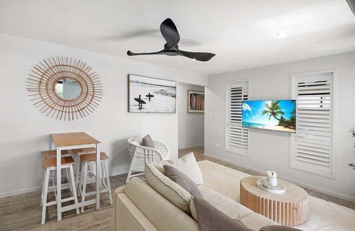 Alexandra Headland Apartment | Sunny Escape on Okinja