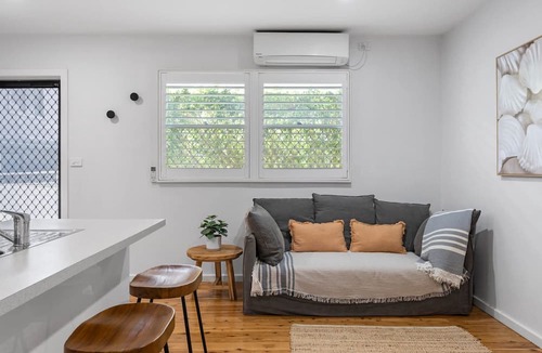 Merewether Apartment | Your Merewether Getaway - Surf, Sip & Stay